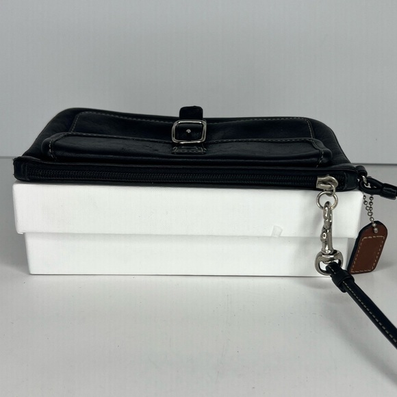 🖤Coach Black Leather Wristlet🖤 - Picture 4 of 9
